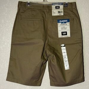 Lee Men's Classic Fit Flat Front Khaki Shorts Size 31